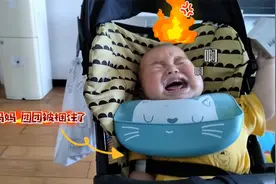八个月宝宝突然哭得撕心裂肺，宝妈太粗心了！竟半天才发觉原因！视频封面