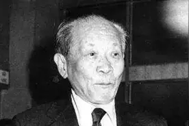 他是陆军总司令，1980年在香港病逝后，叶帅专门发去唁电视频封面