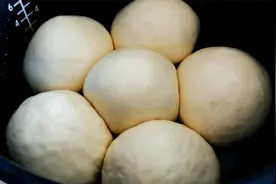 自从学会用电饭锅做馒头，我家隔天做两锅，简单省事，柔软又筋道视频封面