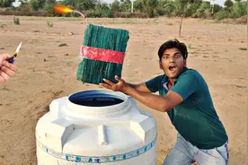 老外亲自实验，把巨型鞭炮放进大水桶，最终效果实在太惊艳！视频封面