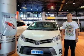 20款丰田塞纳对比评测，为什么说两驱XLE版性价比最高？视频封面