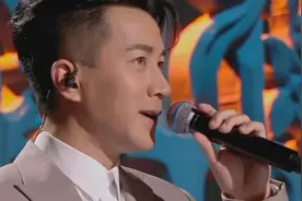 离婚后的刘恺威越发优秀了！二上央视唱响经典，不知杨幂是否后悔视频封面