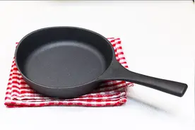 铸铁锅直接用大错特错，开锅养锅一步不能少