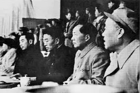1955年毛主席出席首届全国工人运动会开幕式，贺龙元帅致贺辞视频封面
