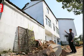 悲催！江西一村民家里7年遭5次雷击 水泥横梁被击穿