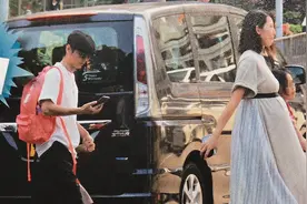 蔡少芬怀三胎现巨肚，张晋上交全身家，1.5亿在手好待产视频封面