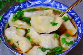 做饺子时，记住调汤汁和肉馅的技巧，汤鲜味美，肉质鲜嫩，真香视频封面