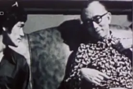 嘉禾电影老板邹文怀亲眼看见：李小龙踢断一块悬吊着1寸厚木板