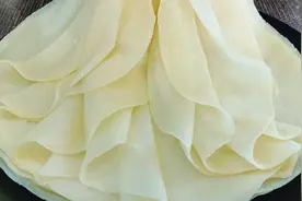 春饼不破不烂有秘诀，加入这2种食材，韧性十足，张张都不破