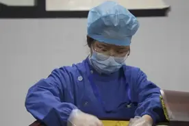 95后女孩殡仪馆当入殓师，细节曝光：月薪六七千，几乎没什么朋友视频封面