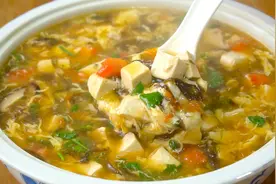 冬天又冷又干燥，我家常烧这锅汤，8块钱成本做一锅，暖和又开胃