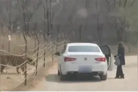 北京一女子私自在猛兽区下车，如果真被咬了，园方需要负责任吗？视频封面