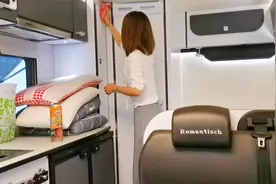 给新房车做好清洁，所有装备全收纳到床底下，空间真大视频封面