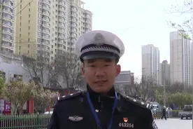 甘肃兰州：骑行不戴头盔 交警现场查处视频封面