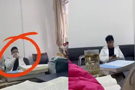 女子毕业后回母校当老师，发现高中班主任成了领导，在线求助破局视频封面