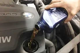 汽车保养时，机油能不能换不同品牌的？到底会不会伤发动机视频封面