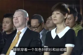 冯小刚娇妻徐帆回娘家，与男友人热聊心情佳，53岁冻龄似少女视频封面