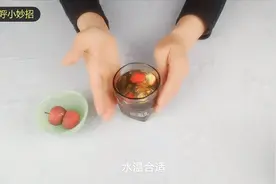 山楂蜂蜜泡水喝，排毒又燃脂，体重减了下来，皮肤也越来越好了