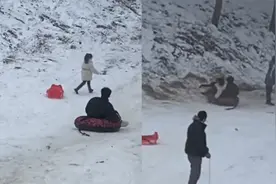 男子滑雪场和女孩尴尬相撞，抱着其一路前行又撞一人，场面惹爆笑视频封面