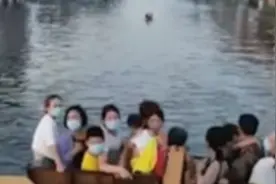 河南卫辉内涝严重，市委书记喊话市民“不要恐慌”