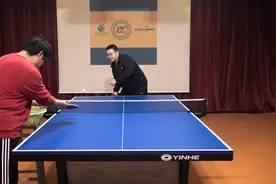 打乒乓球硬和软的胶皮有什么不同？在进攻时怎样才能发挥出特点？视频封面