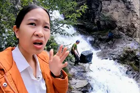 揭秘藏民如何取山泉水，不用电和工具！水就会乖乖流到屋门口