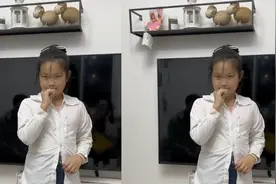 学校拍照要求穿衬衫领，女孩衣服不合适崩掉扣子，随后秒变戏精