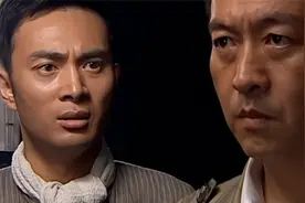 营级政委肩扛两杠三星，和首长一个军衔，真有实力！