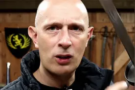 看着这把中国刀外国兵器爱好者迷惑了，为何它的护手像个杯子？视频封面