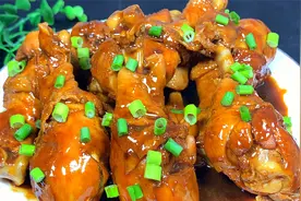 孩子想吃红烧鸡腿了，自己在家做一大盘，软烂入味，吃着放心