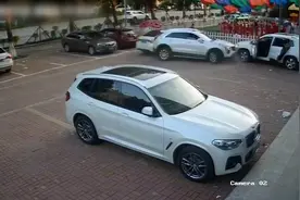 男子倒车转360度连撞5车，知情人：车主说以后再也不开了视频封面