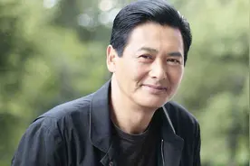 周润发30年无子原因被曝出，知情人报出真相，令网友遗憾视频封面