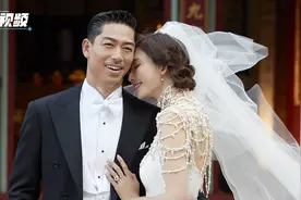 林志玲官宣生子！48岁高龄产子晒出与小婴儿握手照片