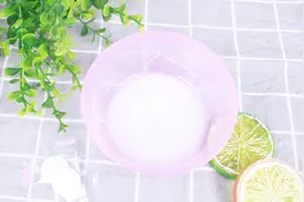 肌肤一点点黑，珍珠粉+蜂蜜，早上清洗，让白净润肤光滑