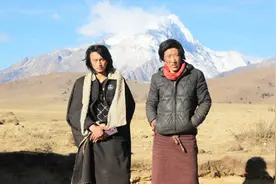 自驾小伙遇到牧民，交谈中得知一头牦牛的真实价格，大跌眼镜