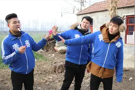 短剧：小伙伴一起吃牙膏糖，长得像牙膏一样的糖果，好玩又好吃视频封面