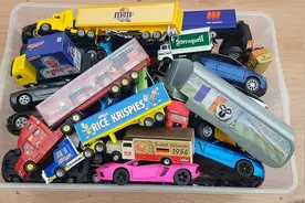 托马斯小火车玩具故事：超好玩！托马斯的轨道是如何拼装而成呢？视频封面