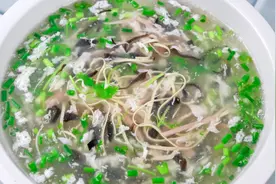 夏天要常喝这道三丝汤，食材简单，营养丰富，汤鲜味美不油腻