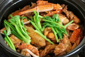 螃蟹焖鸡煲的做法，出锅鲜香滑嫩，中秋快到了，做一锅给家人尝尝