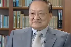 52岁的金庸爱上林乐怡要离婚，朱玫提出的条件，让金庸冒了冷汗！视频封面