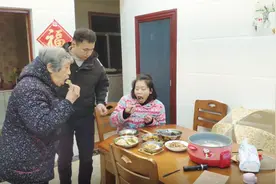 冬至吃饺子，奶奶用上了高压锅来蒸，压了20分钟终于熟了视频封面