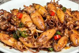 外香里嫩，微辣开胃的爆炒小鱿鱼，不仅好吃做法还简单