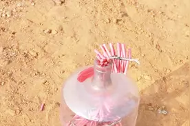 点燃的鞭炮在水下还能爆炸吗？老外亲测，整个过程太劲爆！视频封面