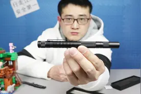 一支笔上集成了取火求生自救5种功能，荒野求生带上它就行了