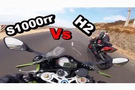 宝马S1000RR和川崎H2公路对飙，不比不知道，差距原来这么大！