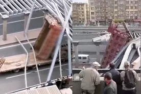护梁撞坏3根！哈尔滨一大货拉翻斗车进隧道，撞上护梁致拥堵2公里
