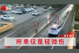 7岁男孩路上乱跑被车撞飞，空中旋转数圈头着地，妈妈目睹全过程视频封面