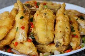 椒盐剥皮鱼的做法，外酥里嫩，喝点小酒特别香，看到流口水了