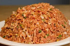 白菜饺子馅好吃有秘诀，白菜最忌焯水，这样调馅包饺子，鲜香多汁视频封面