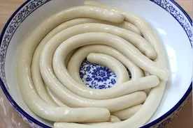 教你拉面拉不断的秘诀，面条柔软劲道，纯手工制作，天天吃都不腻视频封面
